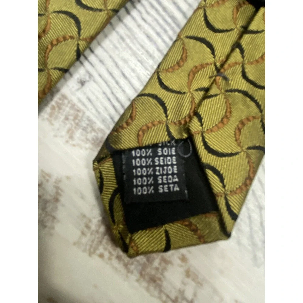 Novia Mens Neck Tie Green Geometric Pattern 100% Silk Italy Classic Width